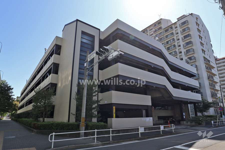 敷地内駐車場の外観（機械式）