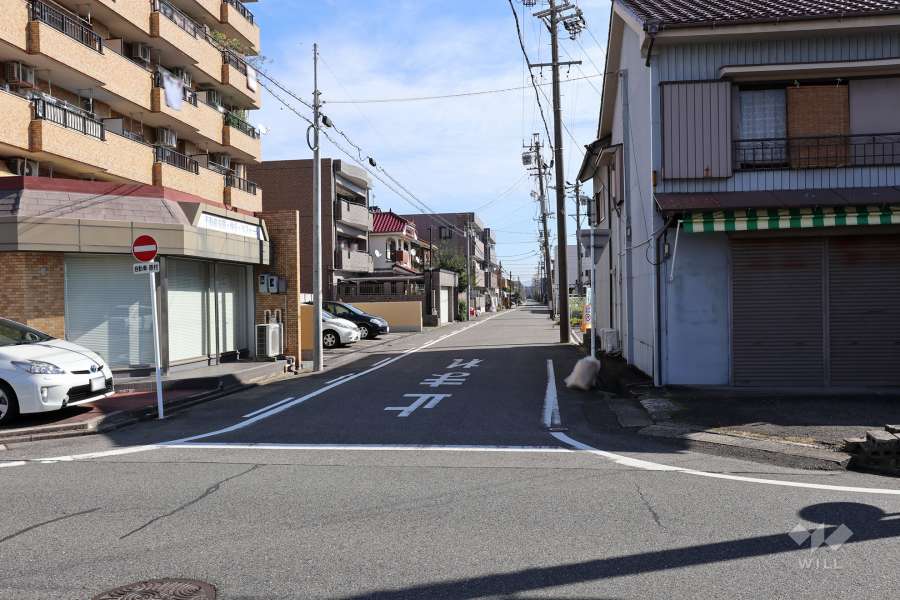 敷地南側の前面道路