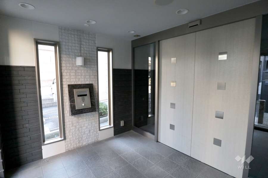 エントランスはオートロック付きです。