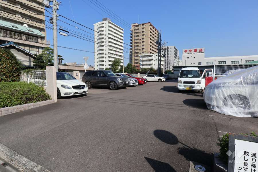駐車場出入り口・敷地内駐車場（屋外平面式）