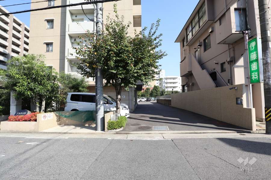 駐車場出入り口・敷地内駐車場（屋外平面式）