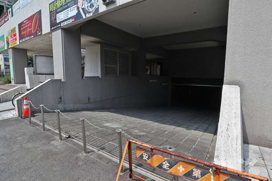 地下駐車場への出入口