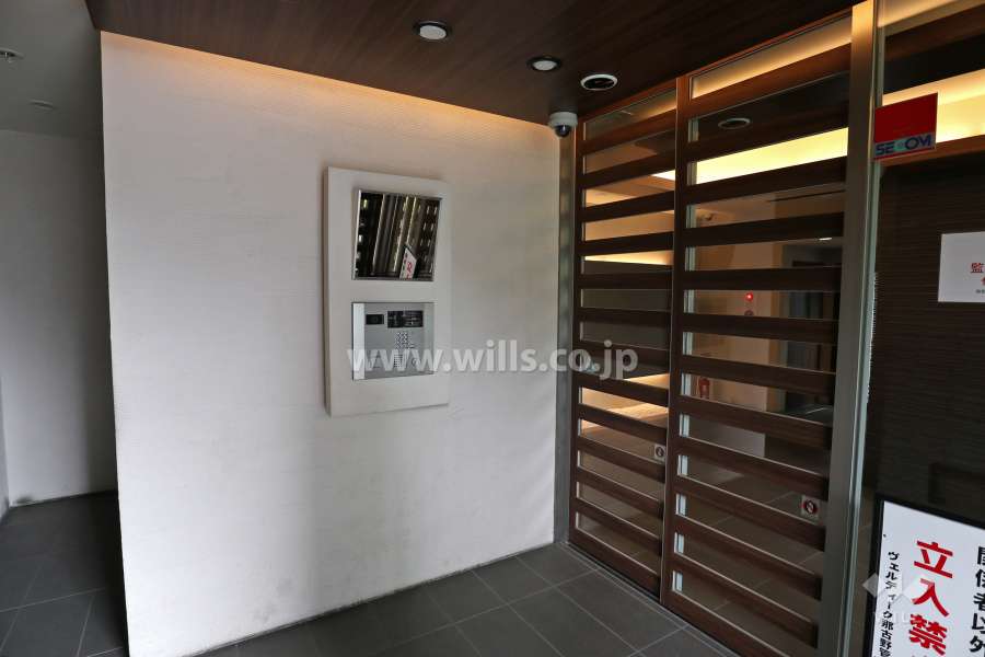 エントランスはオートロック付きです。