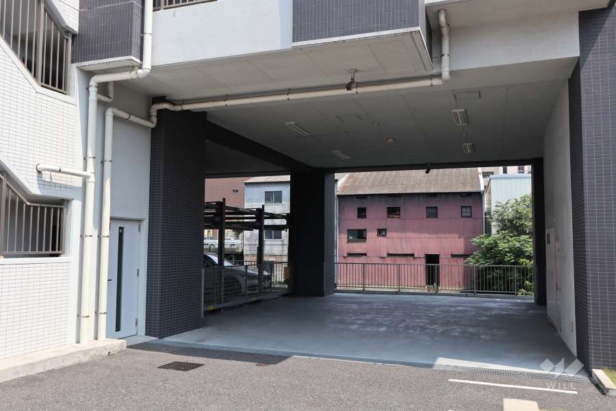 敷地内駐車場（屋内機械式）