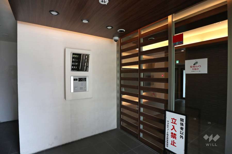 エントランスはオートロック付きです。