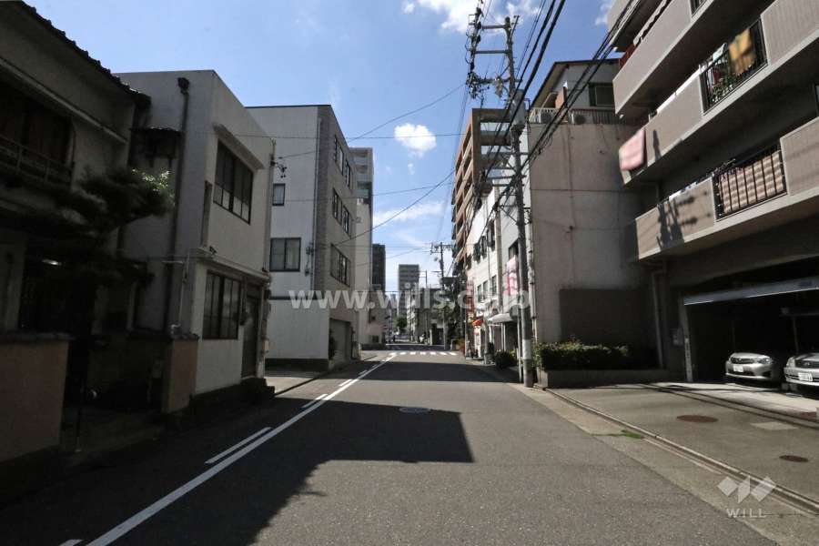 敷地南側の前面道路