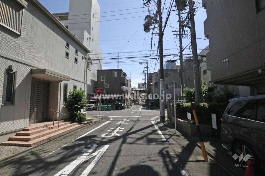 敷地東側の前面道路