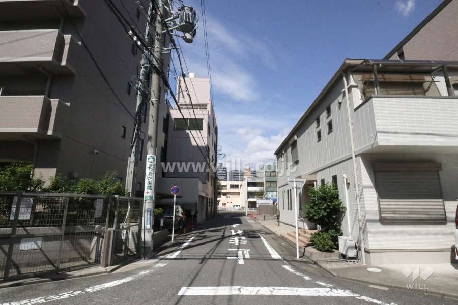 敷地東側の前面道路