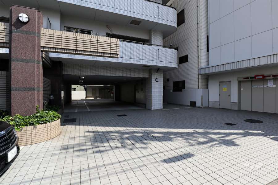 駐車場出入り口・敷地内駐車場（屋内平面式、屋外平面式）