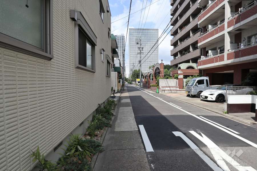 敷地南側の前面道路