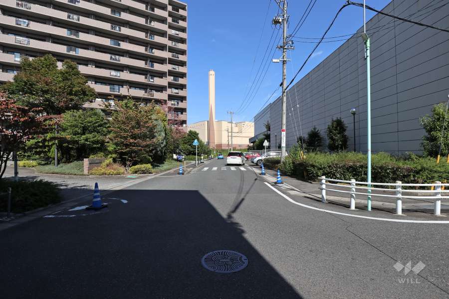 敷地南東側の前面道路