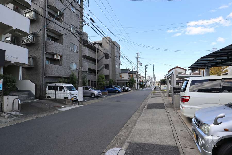 敷地北側の前面道路