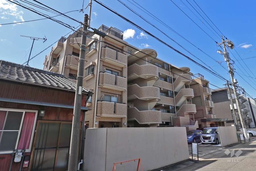 ライオンズマンション比良の外観（北西側から）