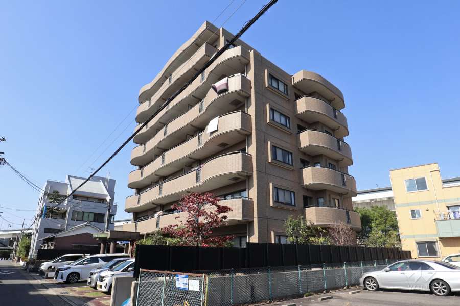 ライオンズマンション比良第2の外観(南東側から)