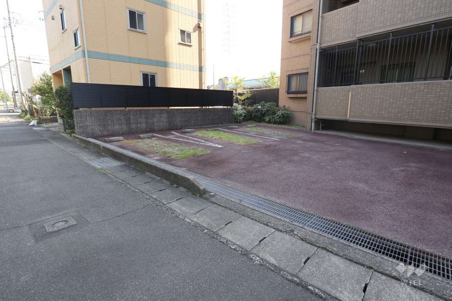 敷地内駐車場(屋外平面式)