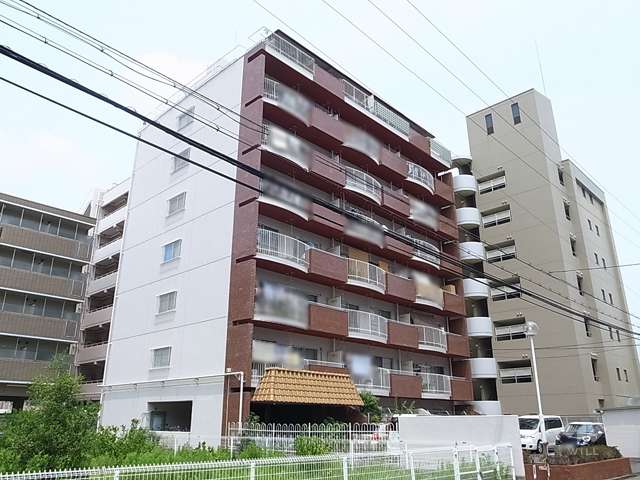 ユニライフ江坂の外観（南西側から）