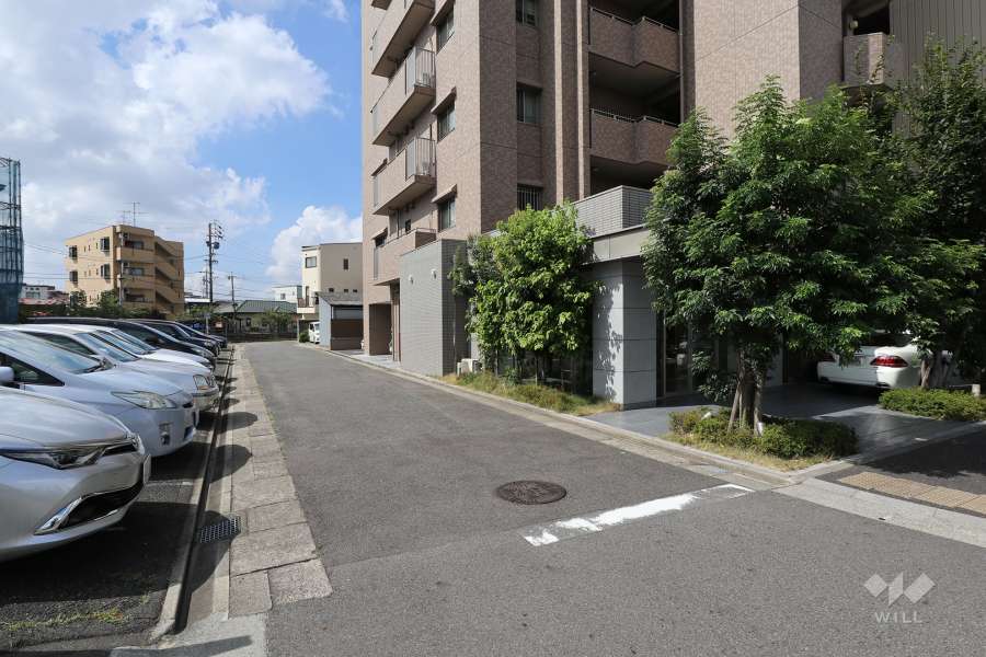 敷地東側の前面道路