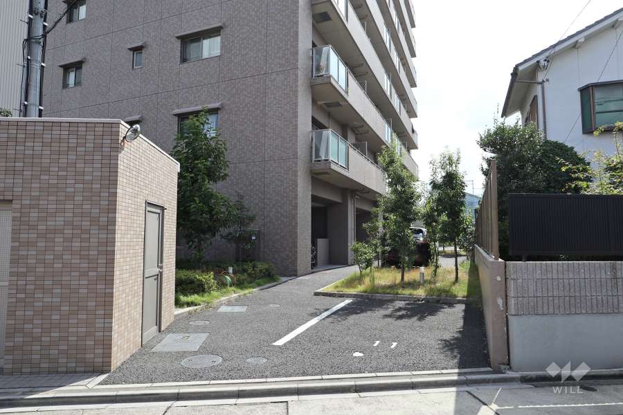 駐車場出入り口