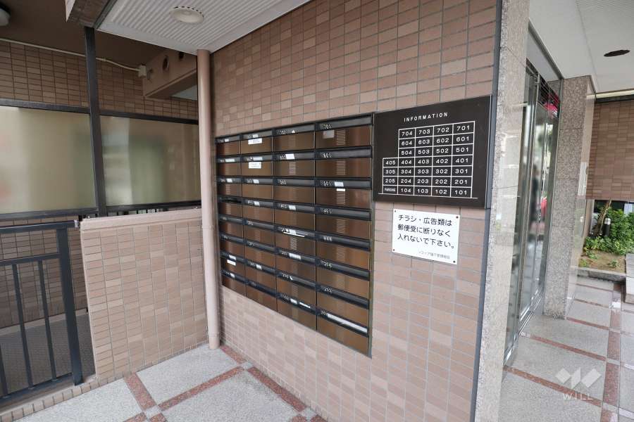 共用ポスト、案内板