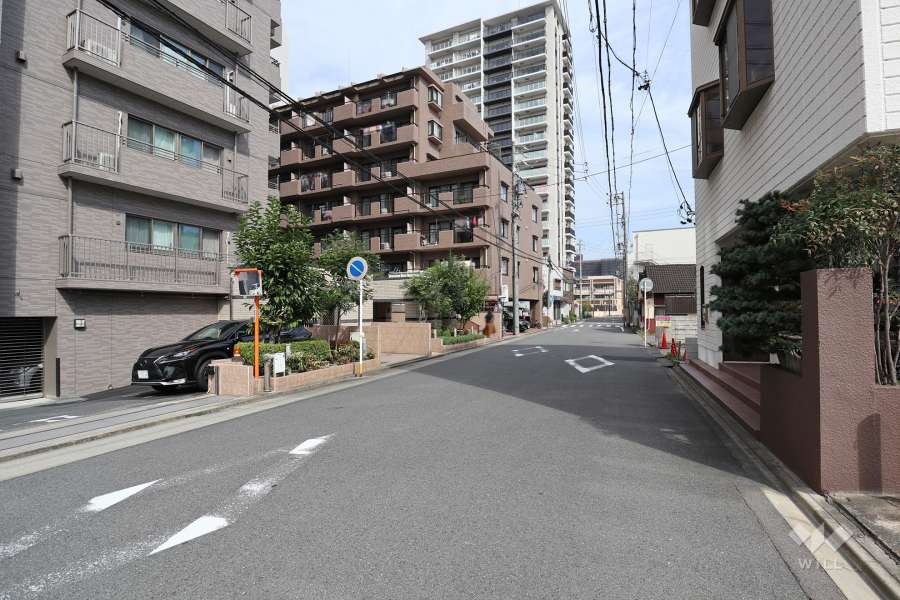 敷地東側の前面道路