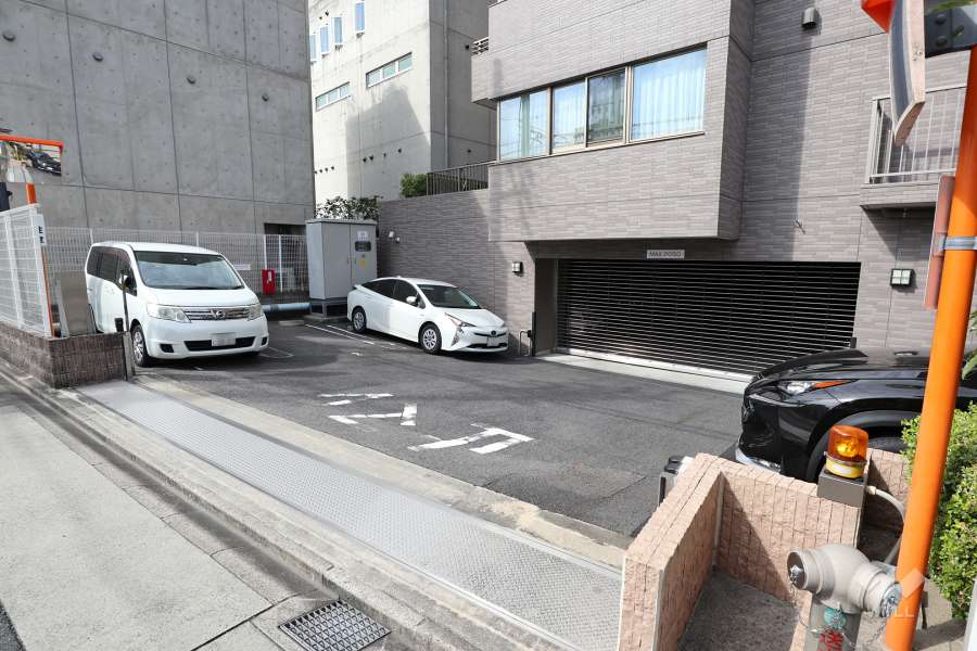 駐車場出入り口・敷地内駐車場（屋外平面式、屋内平面式）