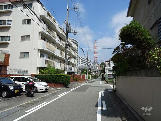 敷地東側の前面道路