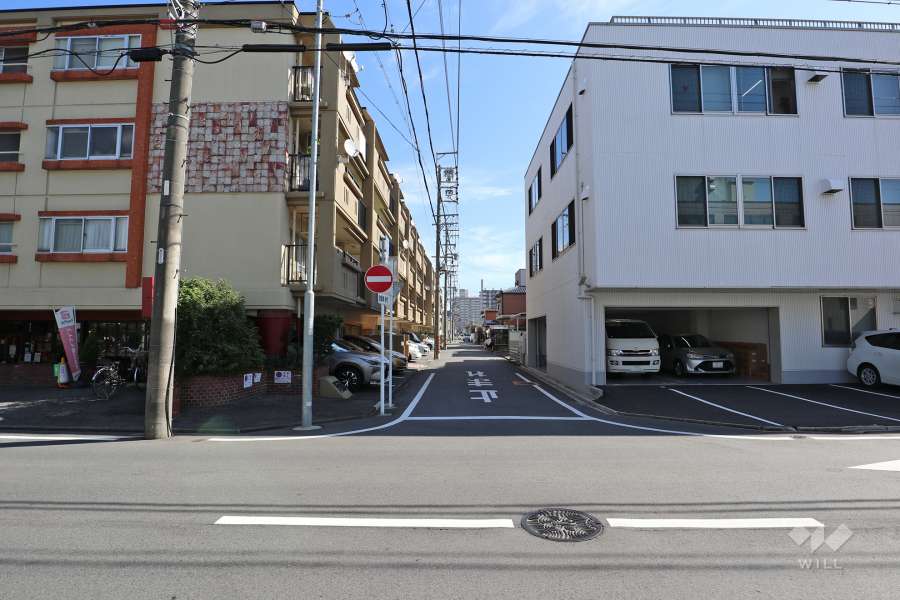 敷地南側の前面道路