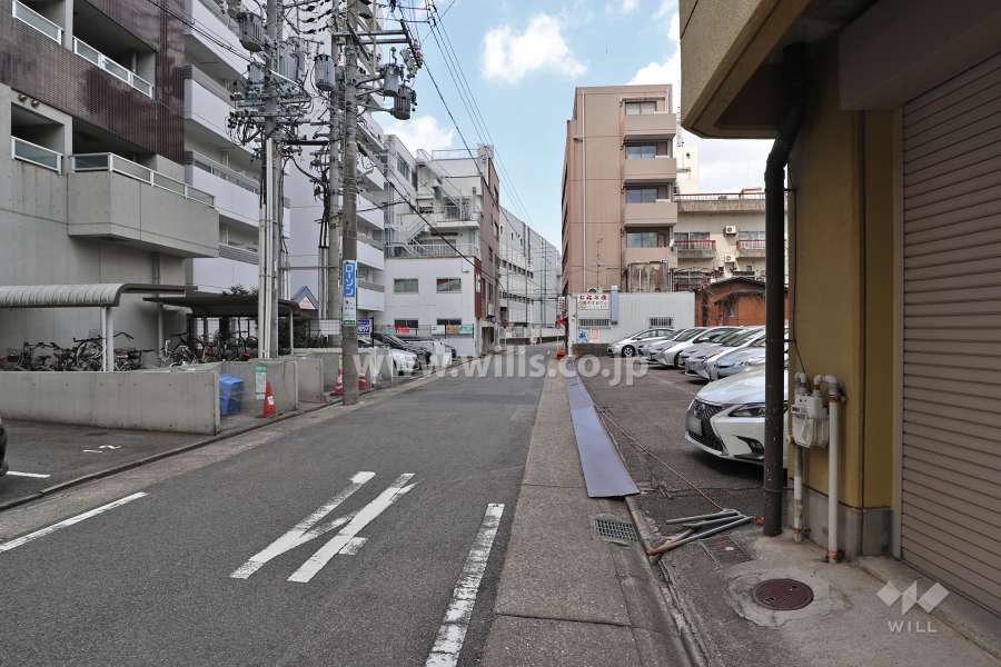 敷地北側の前面道路（東側から）