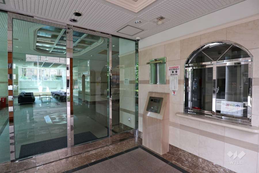 エントランスはオートロック付きです。