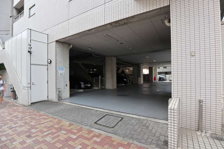 駐車場出入り口・敷地内駐車場（屋内機械式）