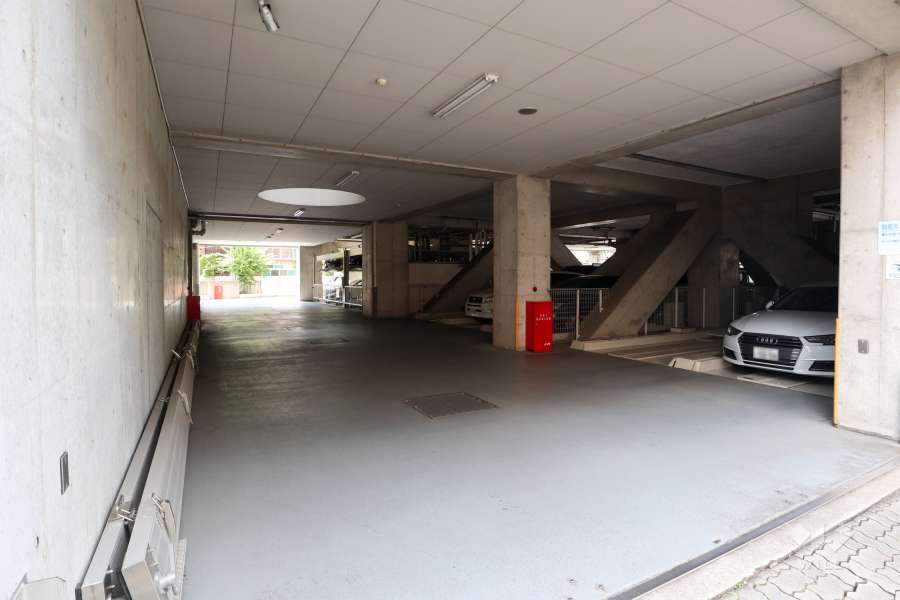 敷地内駐車場（屋内機械式）