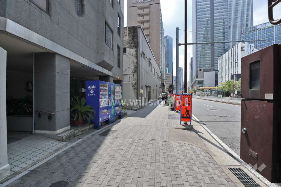 敷地西側は名駅通りに面しています。