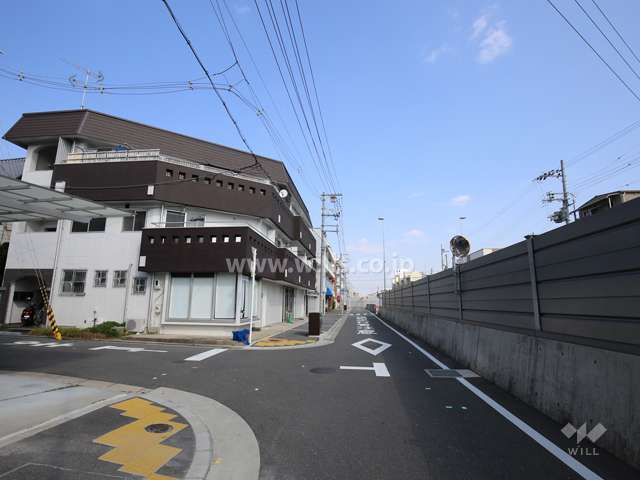 敷地南側の前面道路（府道14号大阪高槻京都線）