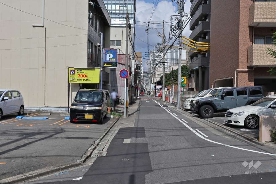 敷地南側の前面道路（東側から）