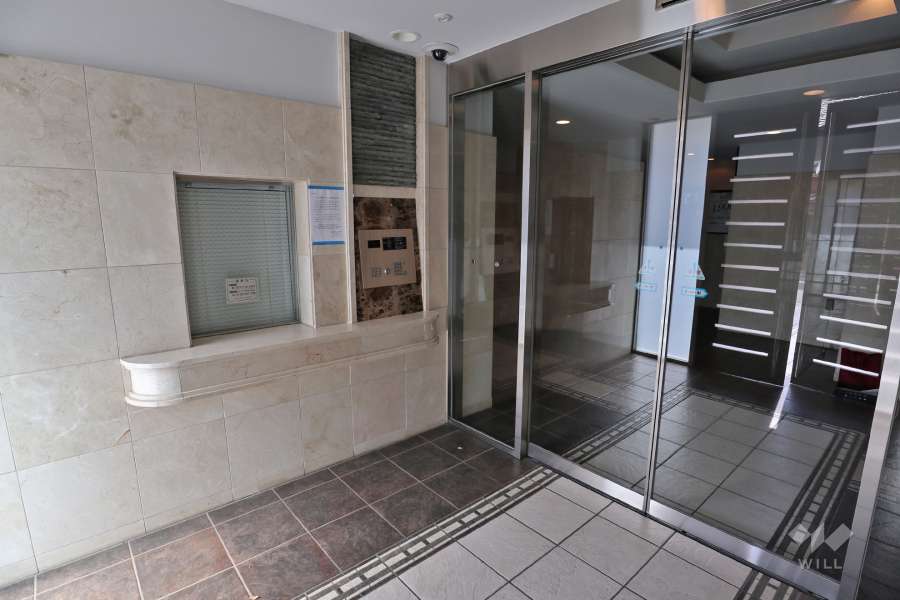 エントランスはオートロック付きです。