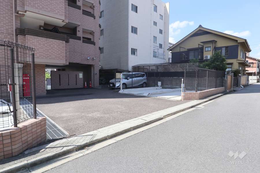 駐車場出入り口・敷地内駐車場（屋外機械式、屋外平面式）