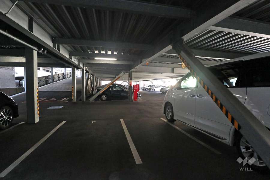 敷地内駐車場（自走式立体）・2F駐車場へのアプローチ