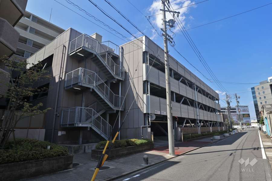 自走式立体駐車場の外観