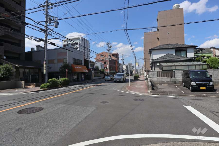 敷地北側の前面道路