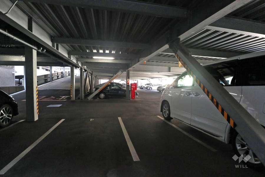 敷地内駐車場（自走式立体）・2F駐車場へのアプローチ