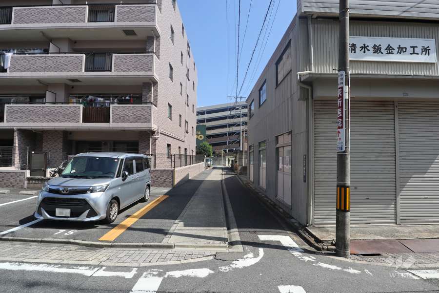 敷地東側の前面通路