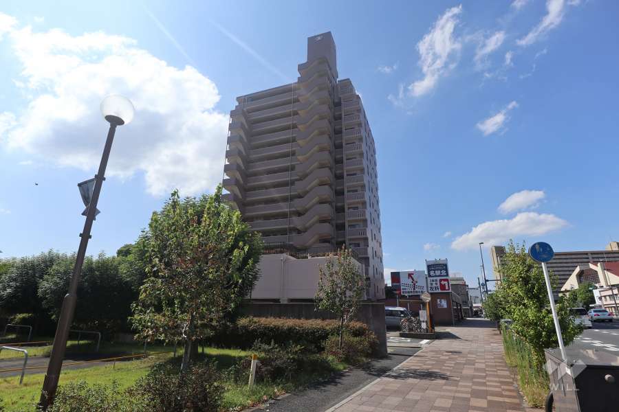 宝マンション名西の外観（北西側から）