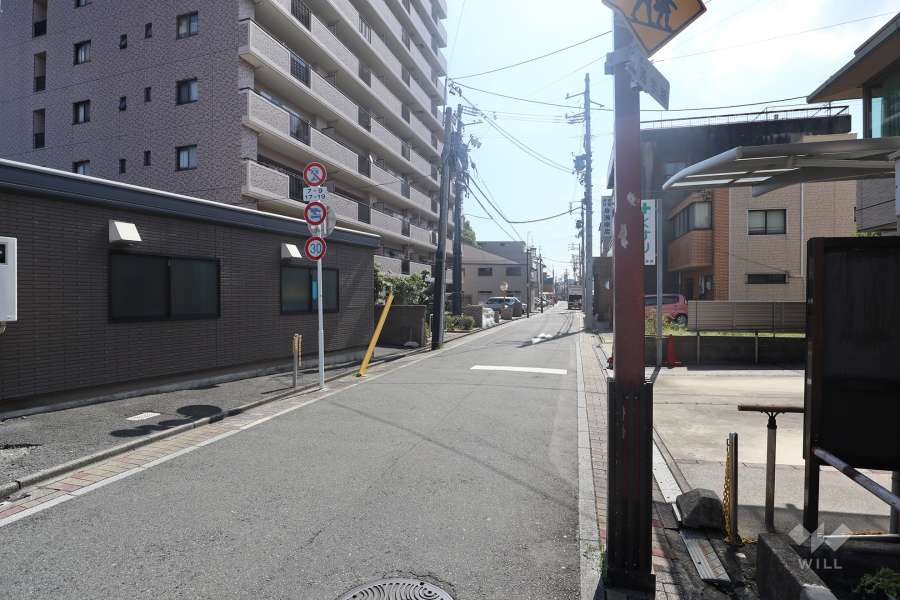 敷地南側の前面道路