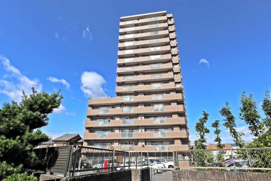 ファミール庄内通2番館の外観（南側から）