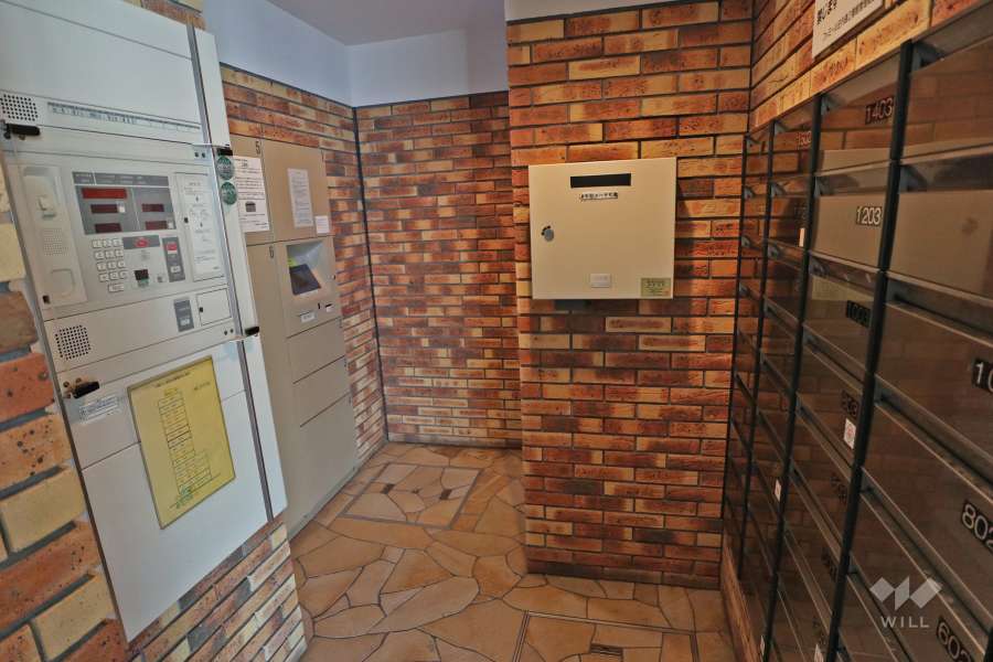 宅配ボックスと共用ポスト
