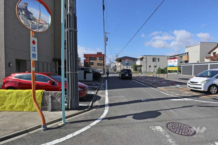 敷地北側の前面道路