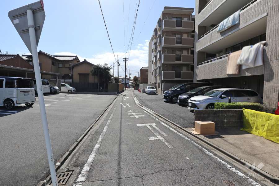 敷地東側の前面道路