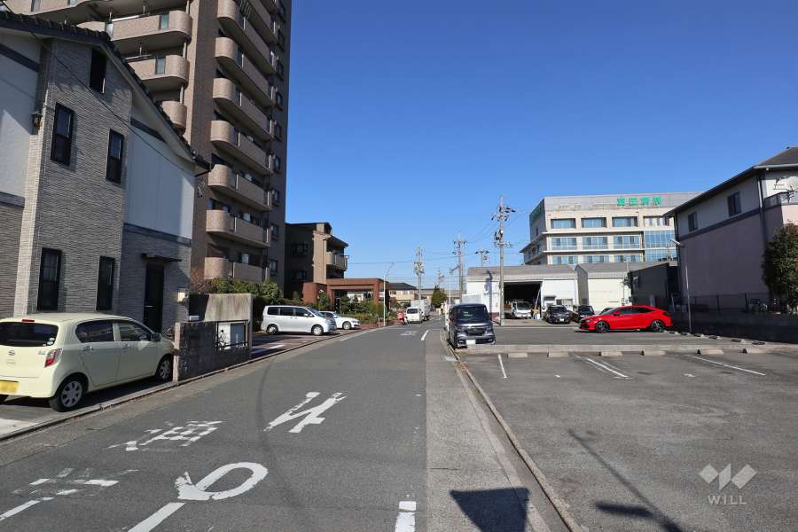 敷地東側の前面道路