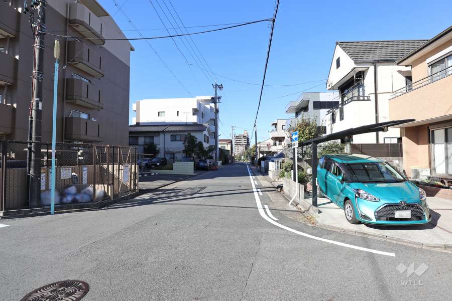 敷地北側の前面道路