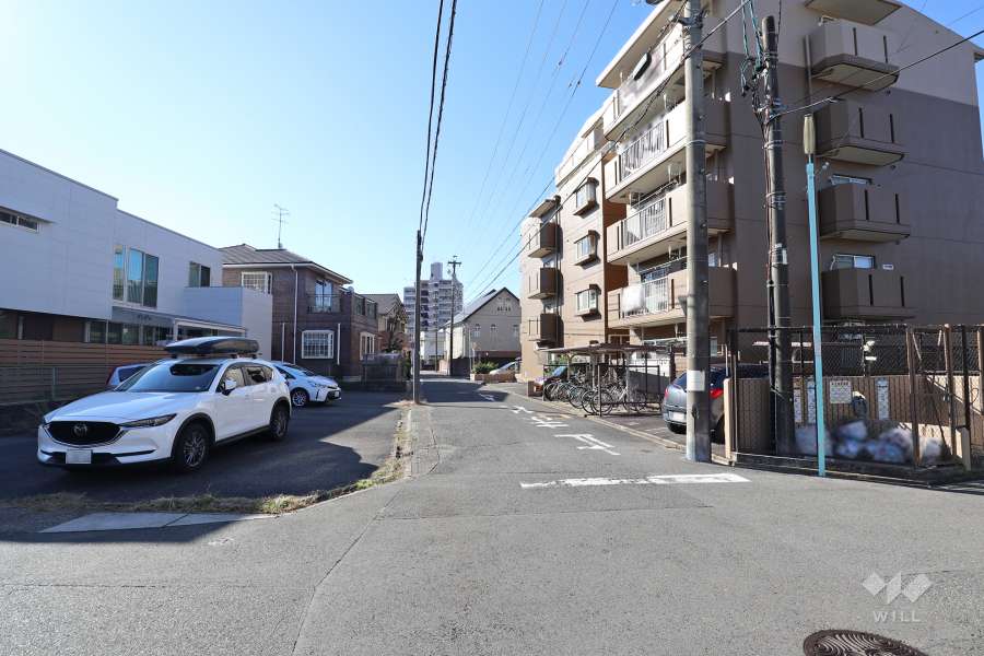 敷地東側の前面道路